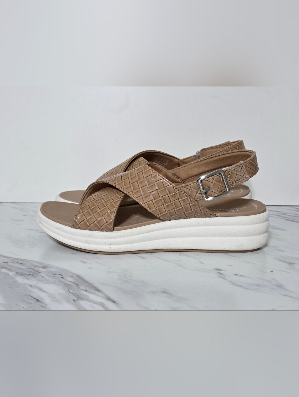 Clarks Women's Woven Crossover Slingback Sandal in Taupe
